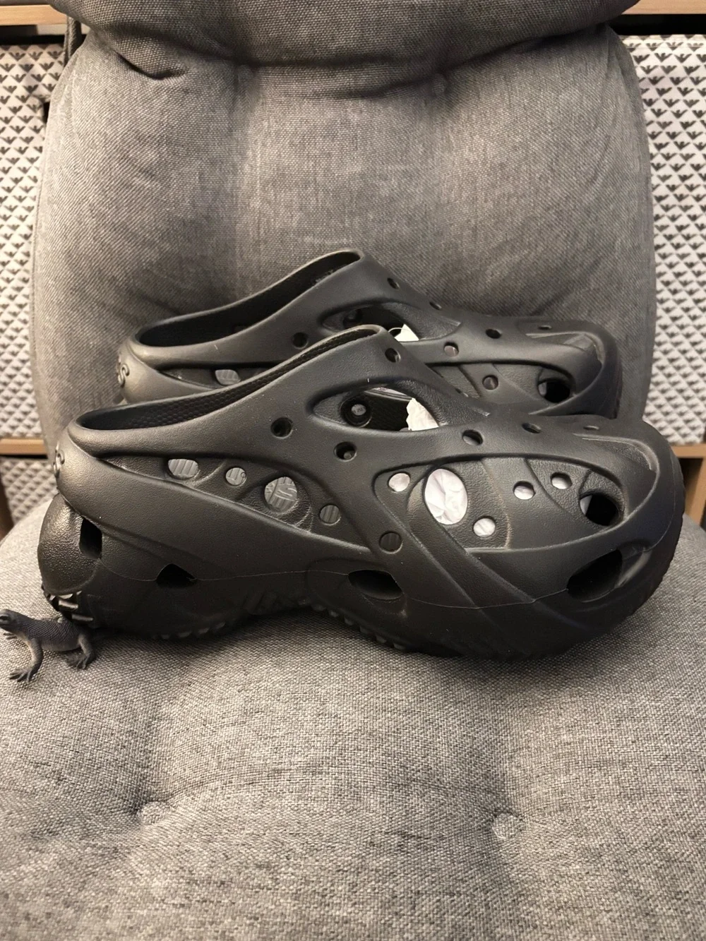 CROCS CAGED CLOGS BLACK, size W9